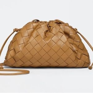 Bottega Veneta Mini Pouch Caramel worn twice! No damage anywhere.